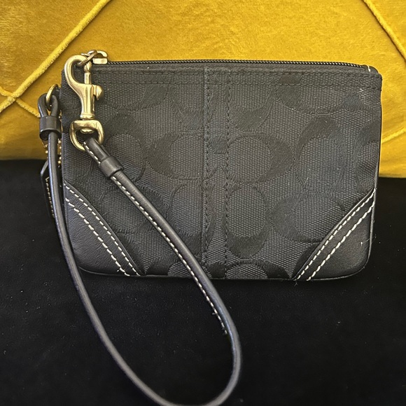 Coach - Picture 2 of 4